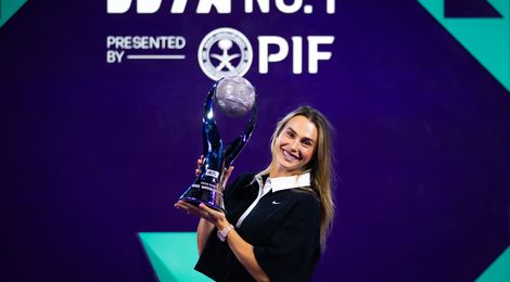 Aryna Sabalenka, 2025 World No. 1 trophy