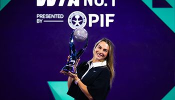 Aryna Sabalenka, trofeo de No.1 del mundo de 2025